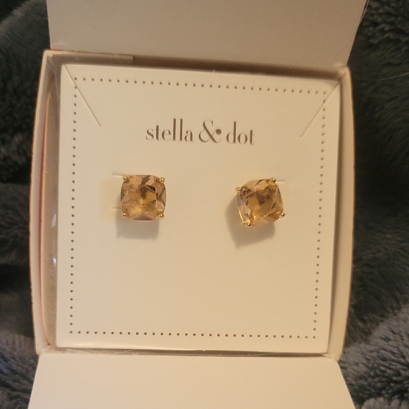 Stella & Dot Gold-Tone Square Earrings Luxe Stud Pink Never Used - Picture 1 of 2